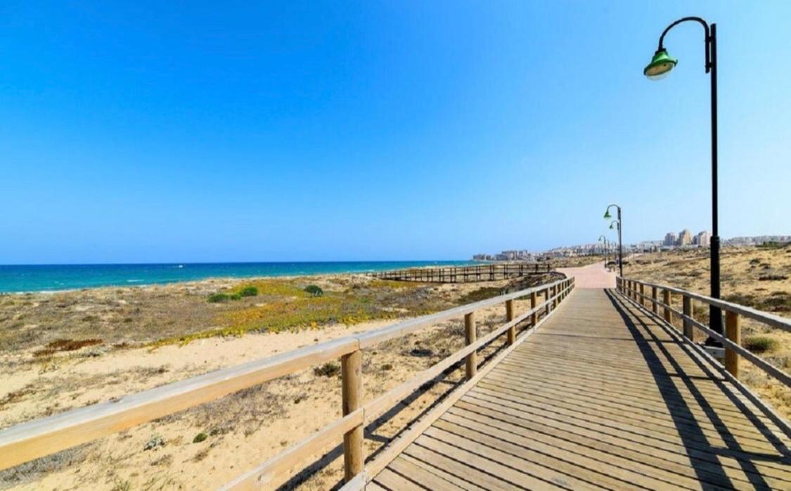 Apartment With Pool & Balcony Less Than 10Min Walk To La Mata Beach! Torrevieja Buitenkant foto