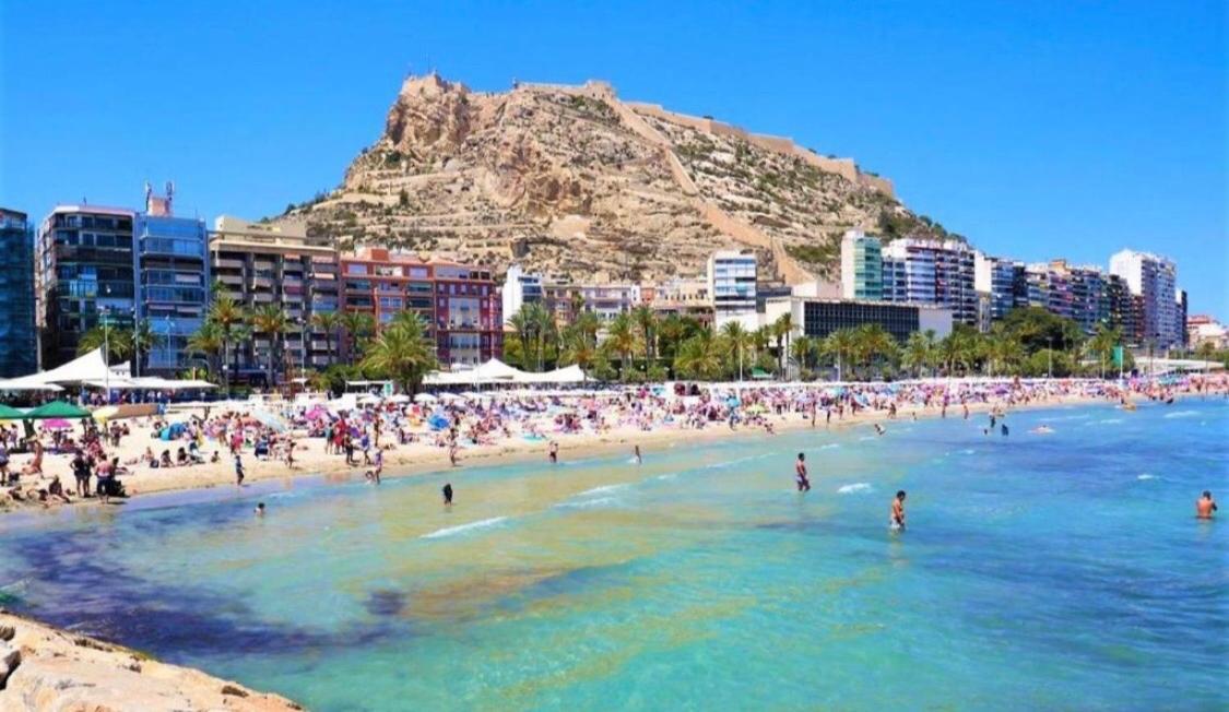 Apartment With Pool & Balcony Less Than 10Min Walk To La Mata Beach! Torrevieja Buitenkant foto