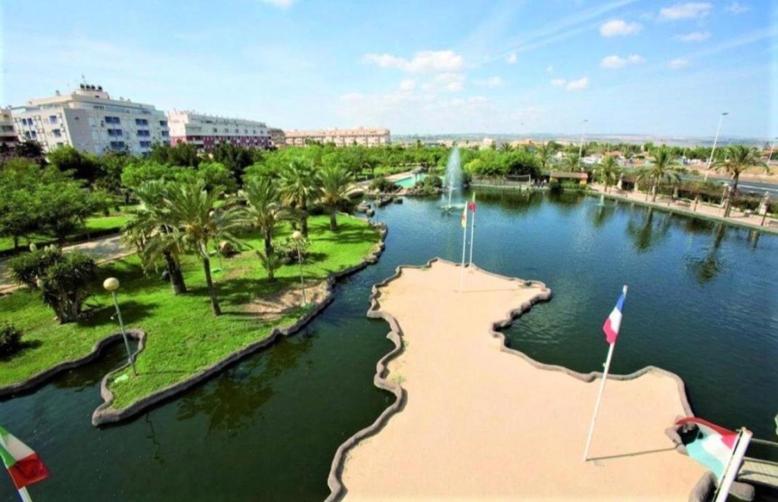 Apartment With Pool & Balcony Less Than 10Min Walk To La Mata Beach! Torrevieja Buitenkant foto