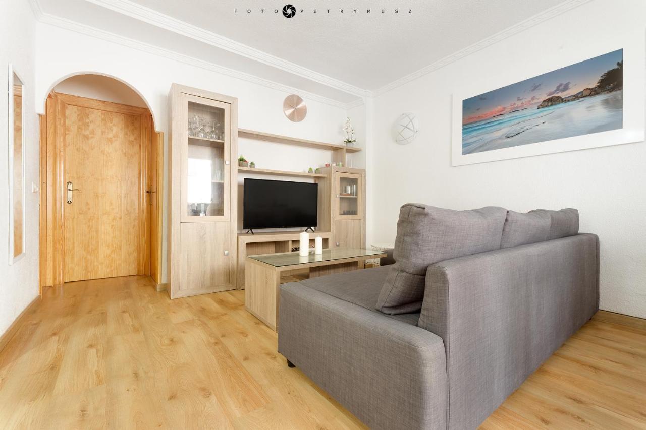 Apartment With Pool & Balcony Less Than 10Min Walk To La Mata Beach! Torrevieja Buitenkant foto