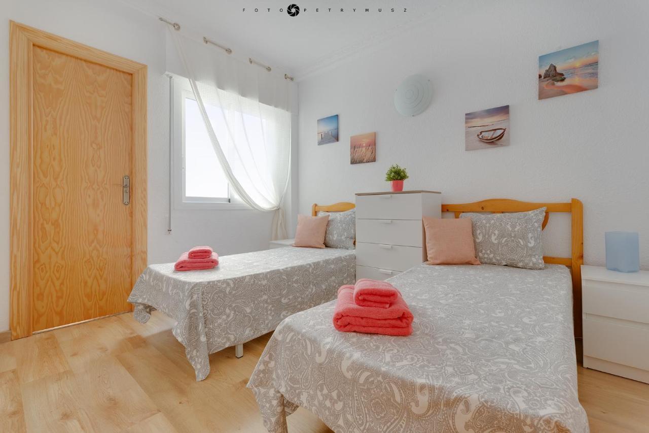 Apartment With Pool & Balcony Less Than 10Min Walk To La Mata Beach! Torrevieja Buitenkant foto